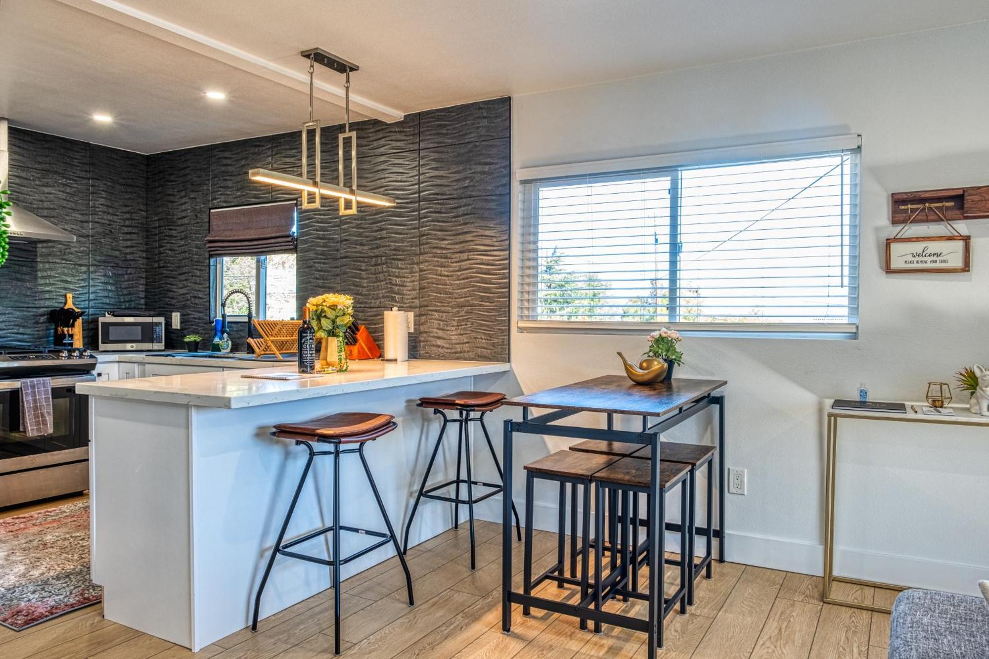Modern Living Steps From Downtown Apartment Walnut Creek